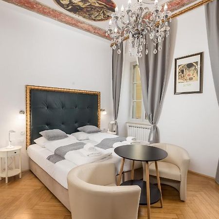 Apartments Art Teatro Rijeka Ngoại thất bức ảnh