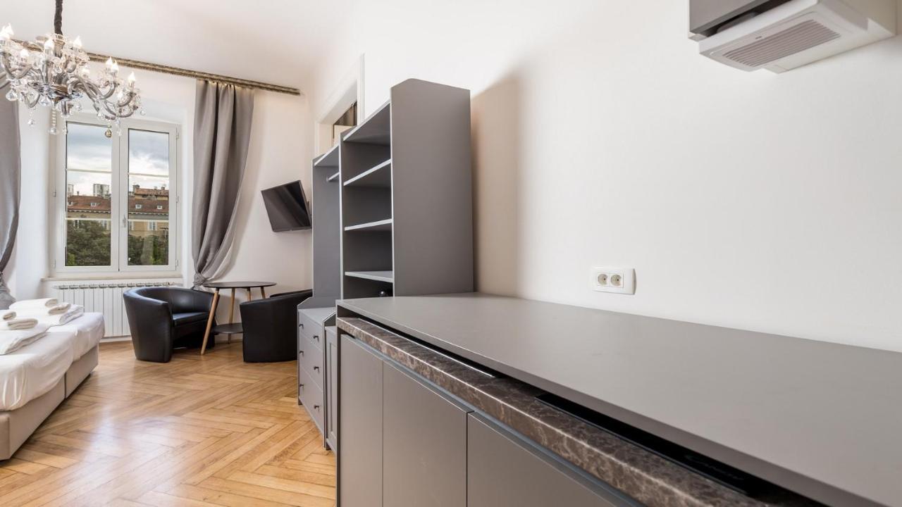 Apartments Art Teatro Rijeka Ngoại thất bức ảnh